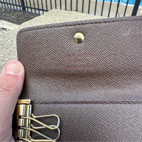 Louis. Vuitton Damier 4 key holder - Picture 4 of 8